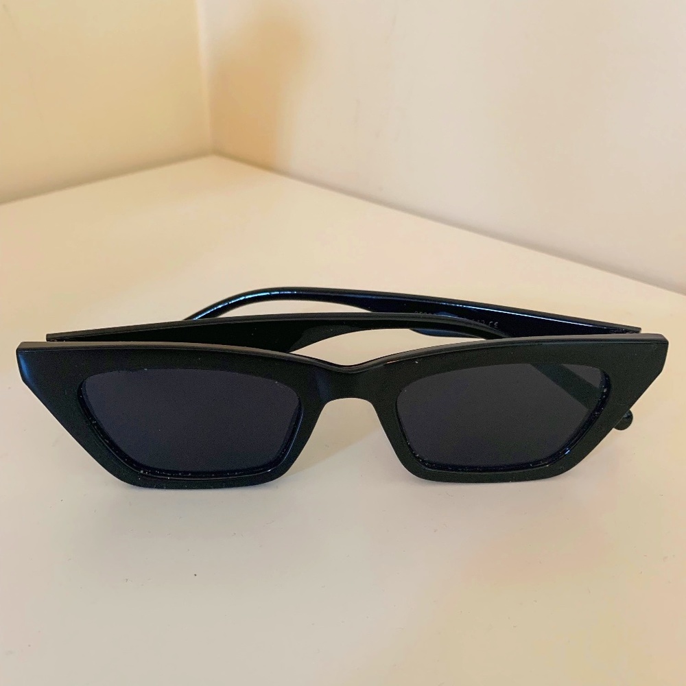 PRINCESS POLLY BLACK FRAME SUNGLASSES
